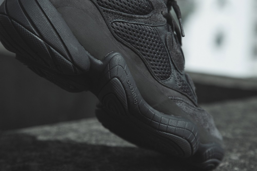 上脚酷炫又高街!yeezy 500 "utility black" 本周末正式发售