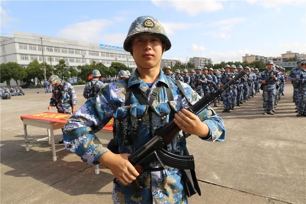 海军新兵授枪仪式,这是军人专属的成人礼
