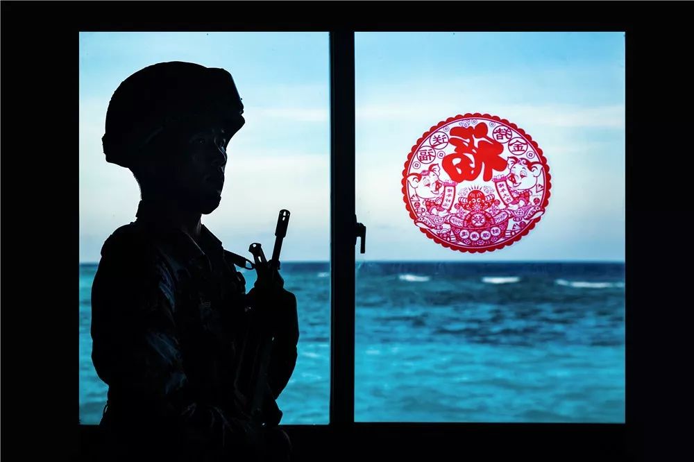 观看精彩视频为人民海军送上真挚的祝福《家在远方》东海水兵深情献