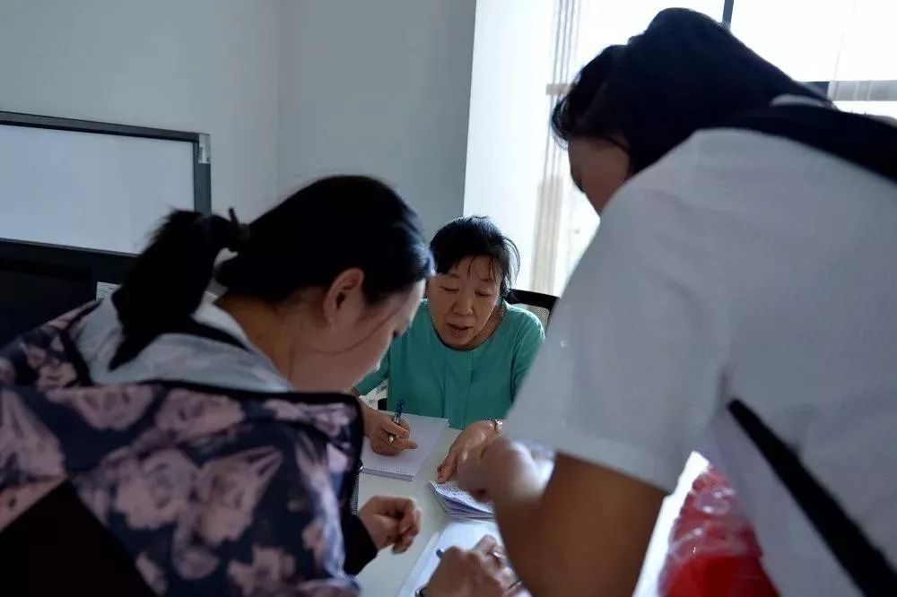 义诊室2 首都儿研所血液科 刘嵘主任图片来源:lch天使之家义诊室3