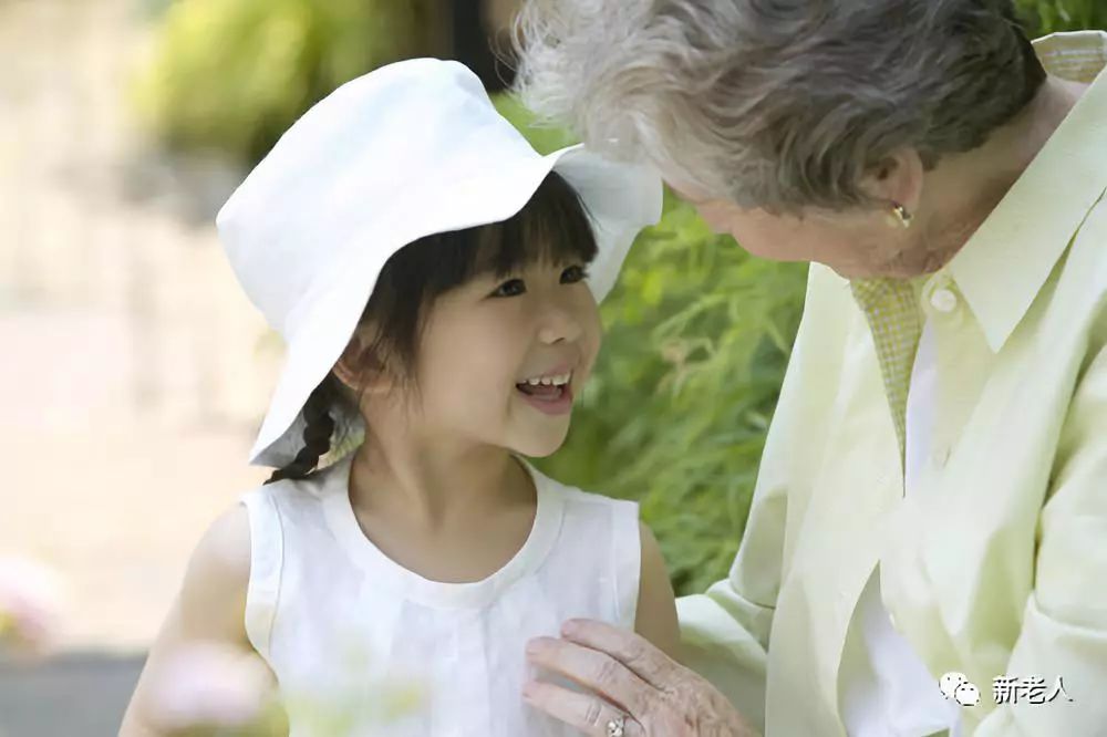 重大发现：中老年人爱唠叨，竟能更长寿！不知道可惜了...|视觉中国|老人|大脑_新浪新闻