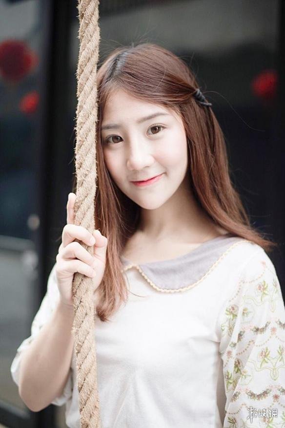 泰国医学系清纯学生妹制服诱惑 穿上白袍一整个仙气炸裂!