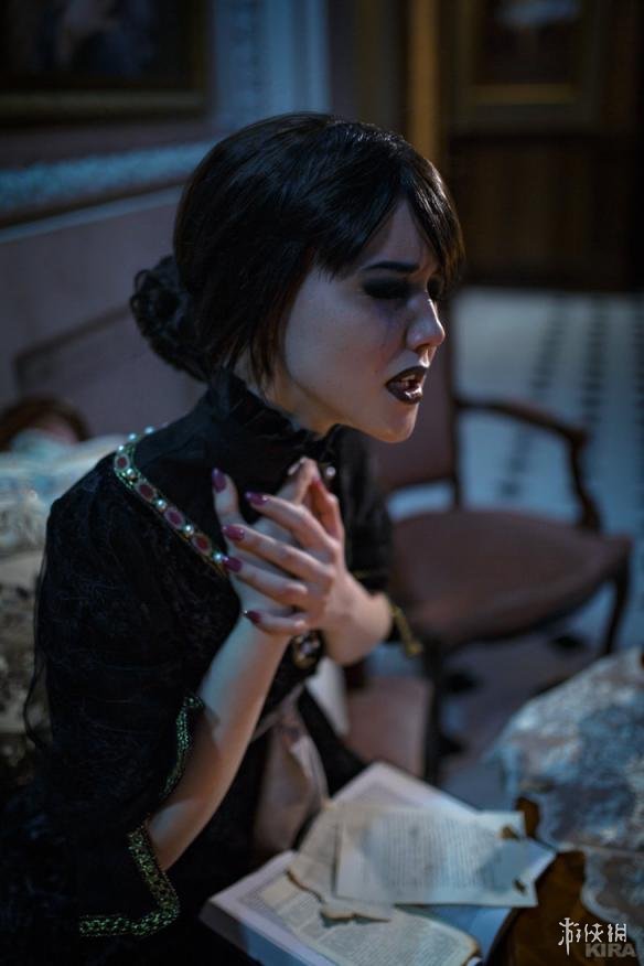 国外美女cos巫师3爱丽丝妹子一脸悲伤惹人怜爱