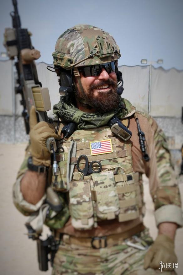 《彩虹六号:围攻》黑胡子cos 叼烟举枪霸气侧漏!