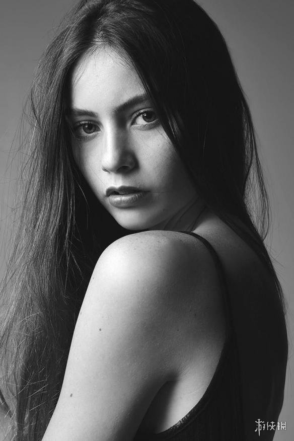 中克莱尔·雷德菲尔德采用的是真人捕捉技术,前些日子,克莱尔的脸模也