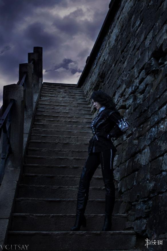 《巫师3》叶奈法神级cos 眼神犀利细节精致神还原!