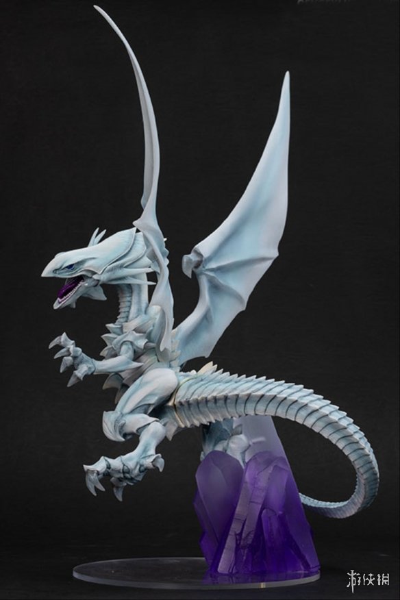 战斗姿态完美还原游戏王青眼白龙手办公开