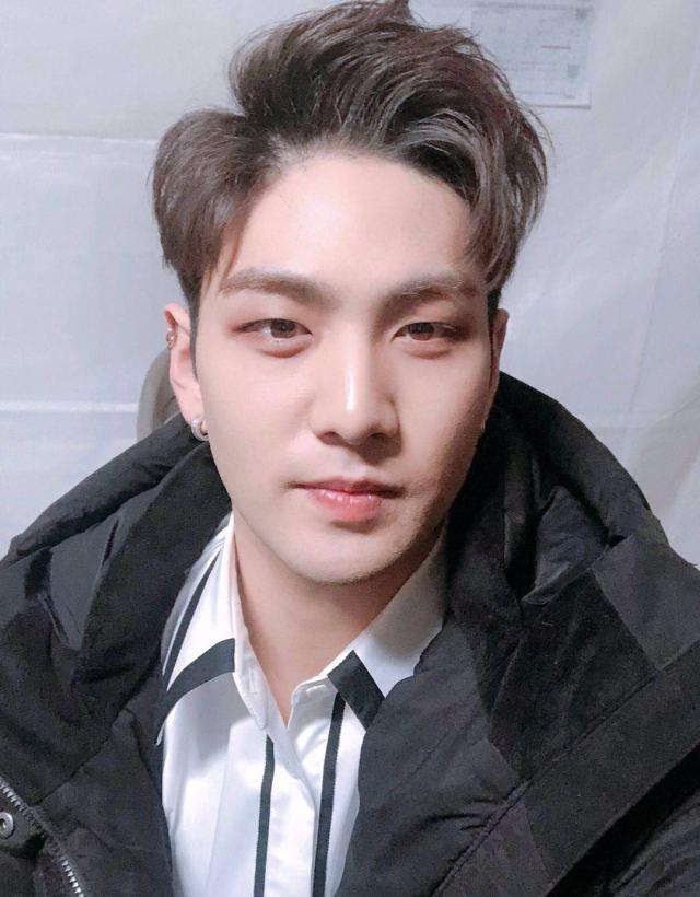 上妆自拍长这样,真是考验每个人的人脸记忆功能