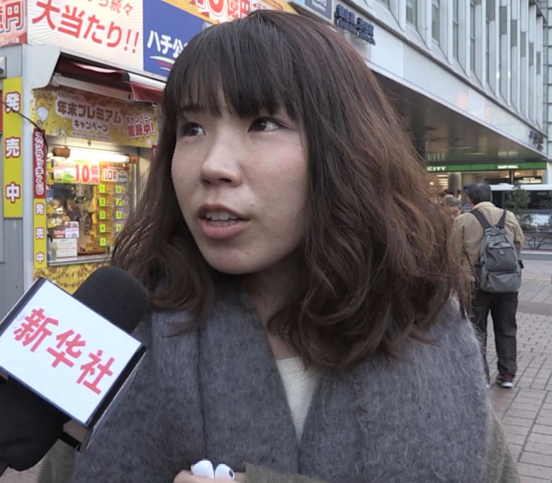 这名女子接受采访。(视频截图)