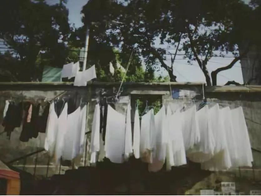 “癌症街上,那些拎着尿袋的人”:30张照片,戳破成年人最心酸的一面 “癌症街上,那些拎着尿袋的人”:30张照片,戳破成年人最心酸的一面