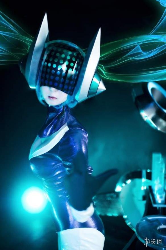 韩国妹子cos英雄联盟dj琴女曼妙身姿性感火辣