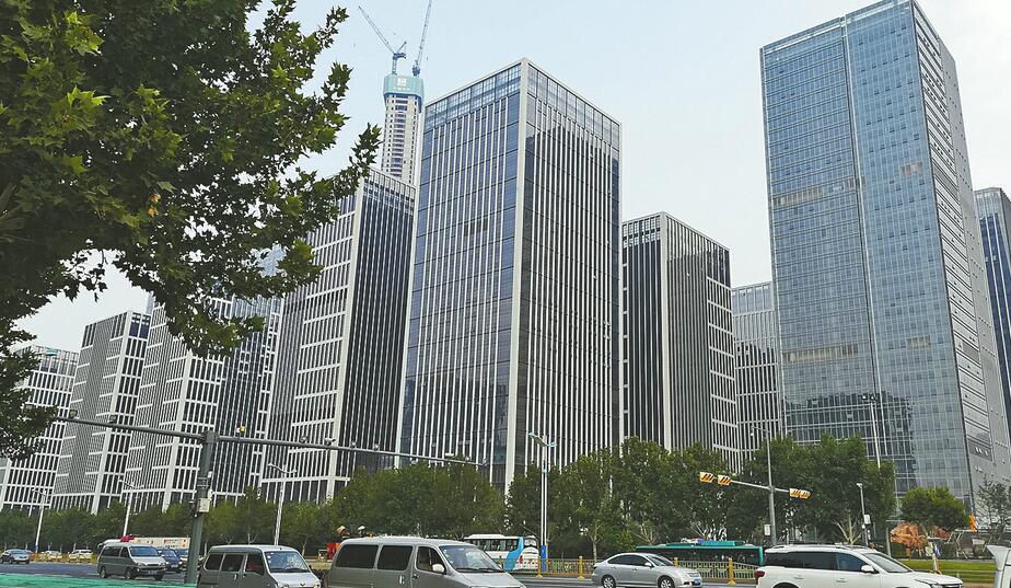 目前,除a5地块的超高层,汉峪金谷a区的建设已近尾声,28栋楼陆续达到