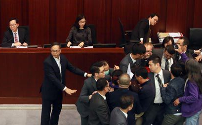 香港反对派议员滋事（大公报）