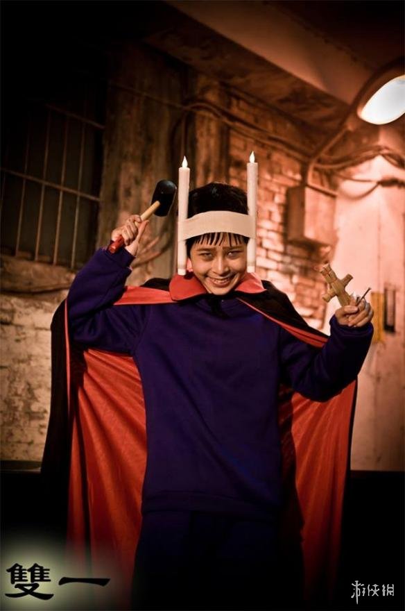 少年cos伊藤润二经典角色"双一" 口含长钉眼神邪魅