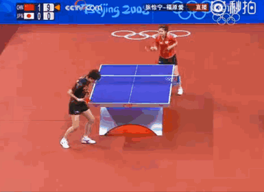 张怡宁眼看比分甩爱酱太多怕她哭,给她让了个演技零分的球.