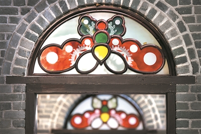 趟栊门前风清凉