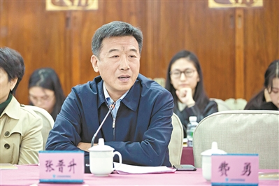 张晋升"这部纪录片是央视团队的制作,基调却特别广州.