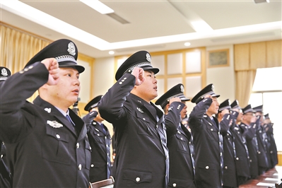 再见橄榄绿你好藏青蓝