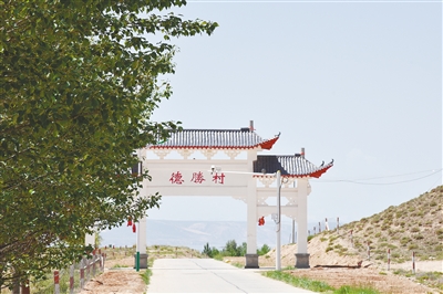 随着乡村旅游的快速发展,海南藏族自治州共和县龙羊峡镇德胜村已经在