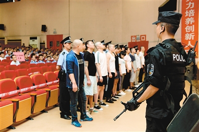 5日,西安中院在西安文理学院大礼堂进行公开宣判. 记者 翟小雪 摄