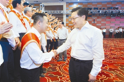 贯彻习近平总书记回信精神 发挥劳模作用