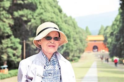 赵园 ◎提问者:木子吉 ◎时间:2018年7月 简历 赵园,河南尉氏人,1945