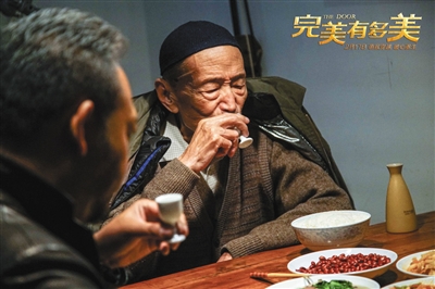 在《大地之子》《刮痧》《我们天上见》《洗澡》等电影,电视剧中,朱旭