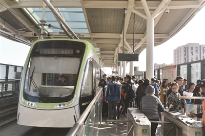 南京两条有轨电车"冰火两重天"