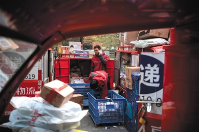 雙11期間快遞預(yù)計近19億件 郵政要求15電商錯峰發(fā)貨