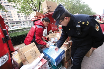 雙11期間快遞預(yù)計近19億件 郵政要求15電商錯峰發(fā)貨