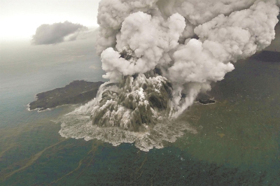 火山喷发引起海底滑坡致海啸发生,死亡人数升