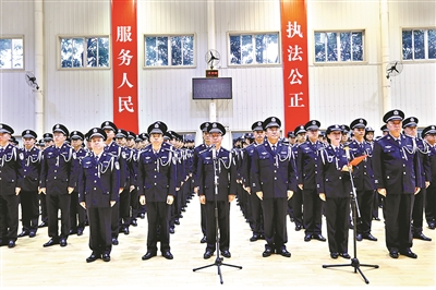 再见橄榄绿你好藏青蓝