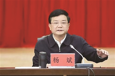 杨斌今年全国两会期间,全国人大代表,云南楚雄彝族自治州委书记杨斌对