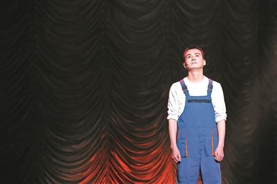 叶逢春于无声处演小人物出其不意的温情|叶逢春|默剧|小人物_新浪新闻