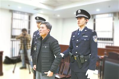 ▶2018年12月27日，北京市海淀区人民法院对赖双平受贿案作出一审判决。黄创新 摄