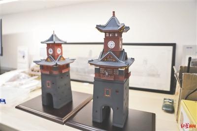 钟楼第2代模型(左)和第4代模型,最小的零件仅0.2毫米厚