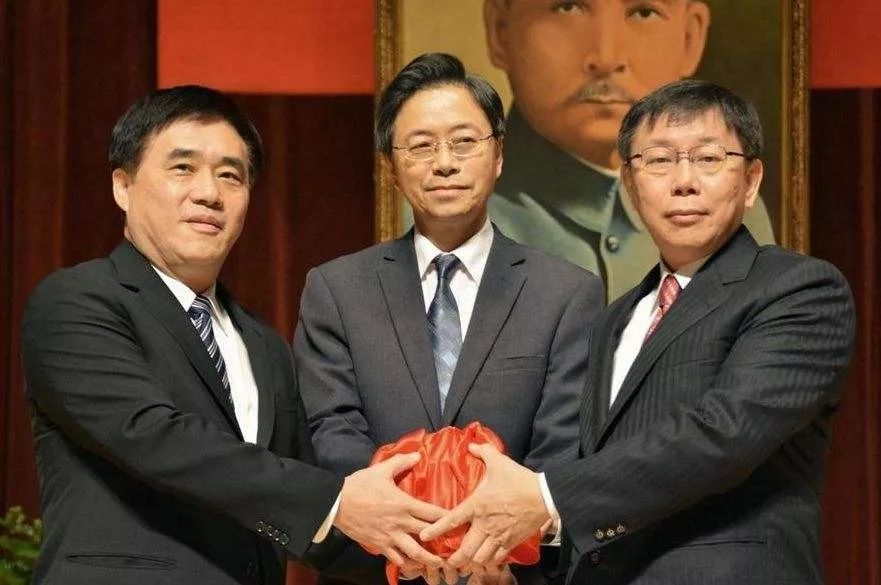 郝龍斌(左)、柯文哲(右)