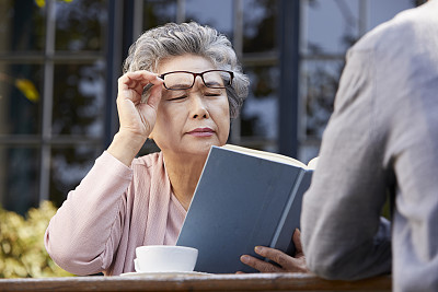 眼科手术的"最后前沿"被攻破,全球18亿老花患者可受益