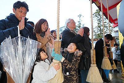 新年去神社参拜的日本民多(北日本信休)
