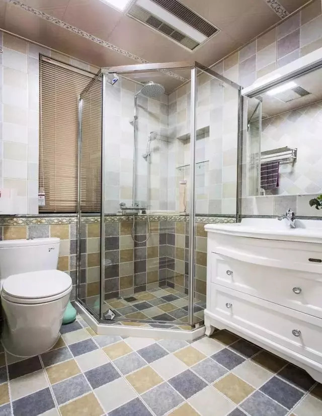 卫生间空间小,淋浴房,马桶,洗手盆如何设计分布?