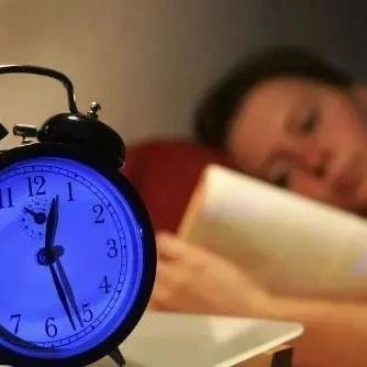 【必看】熬夜真的会早死吗?近50万人样本的研究的结果是......|熬夜|张家辉|低压槽_新浪新闻