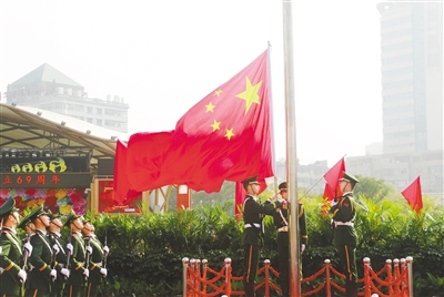 同抒爱国情 共筑中国梦——全省各地干部群众欢度国庆