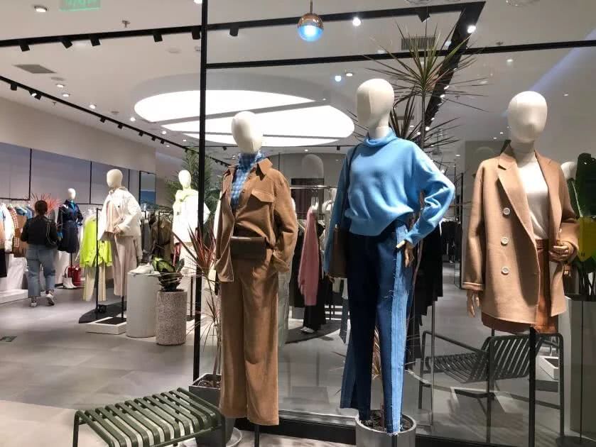 中国商报记者注意到,截至昨日(11月20日),中高端女装品牌日播时尚股价