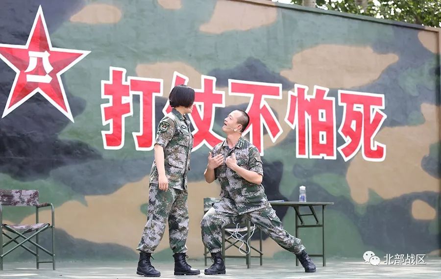 快围观!文艺汇演小分队走进红一师野外驻训