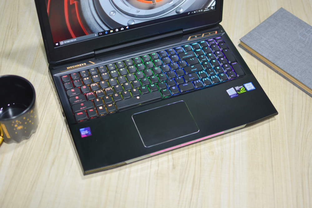 八代标压不降频 机械革命深海泰坦x8ti开箱