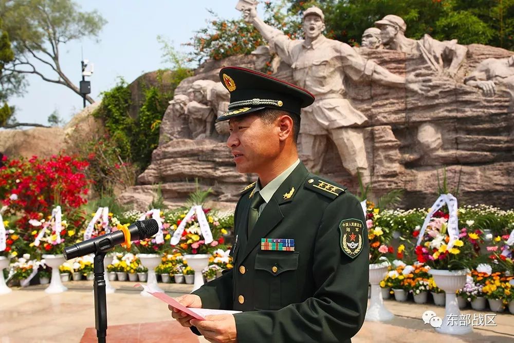 "以更加崭新,更加强劲的姿态重装亮相,新组建的合成部队秉承"听党指挥