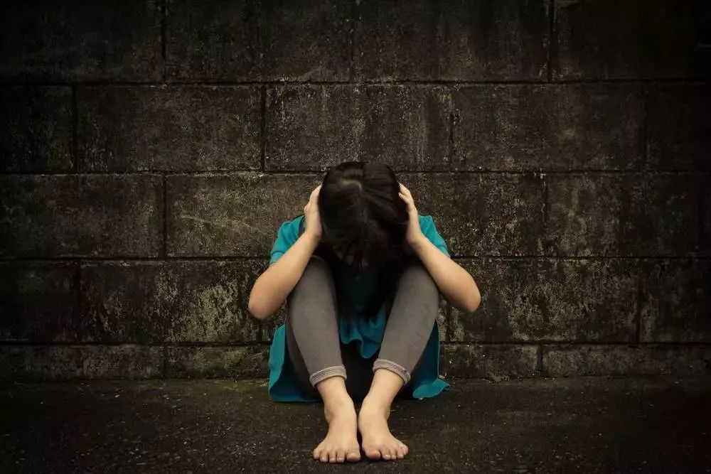 这世上的人生本就有千万种,何必用自己的虚荣困住孩子的千万种可. .