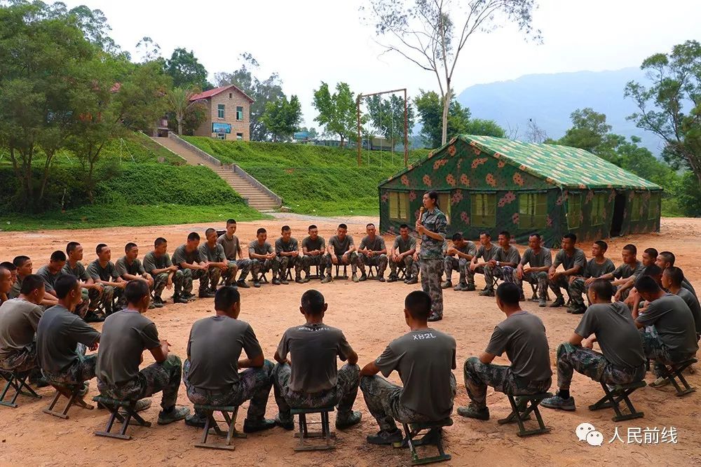 【视频】美女主播来到野外驻训场,看官兵乐成啥样了
