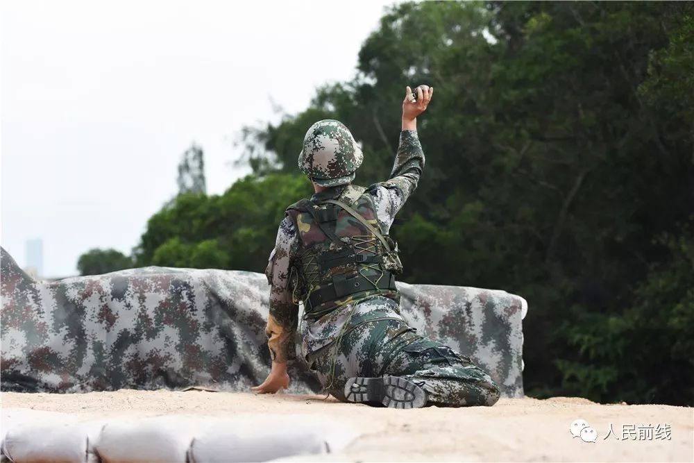 实弹|手榴弹|投掷者_新浪新闻