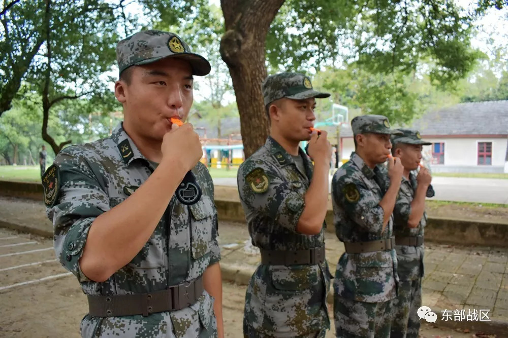 新战友,猜猜你的新训班长正在忙些啥?